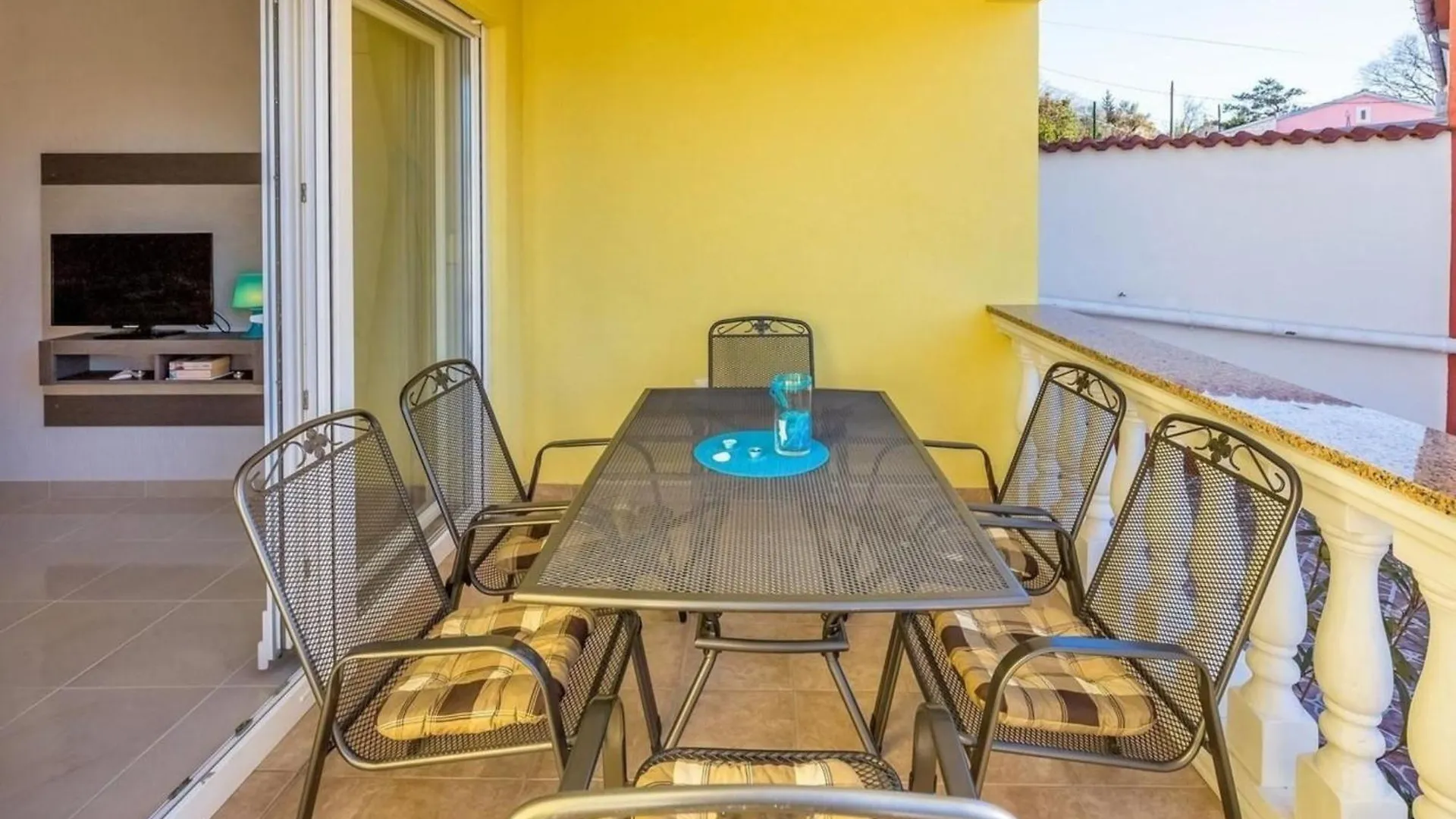 Geraeumiges Ferienhaus In Dramalj Mit Moebliertem Balkon Holiday home